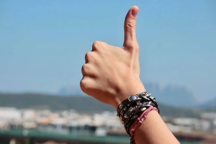 Right Thumb Itching Spiritual Meaning 